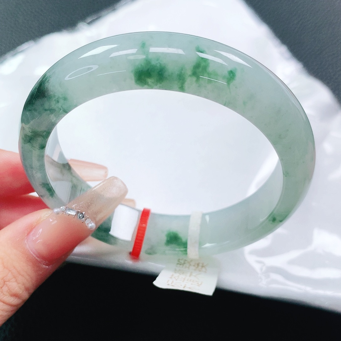 翡翠手镯未镶嵌56圈