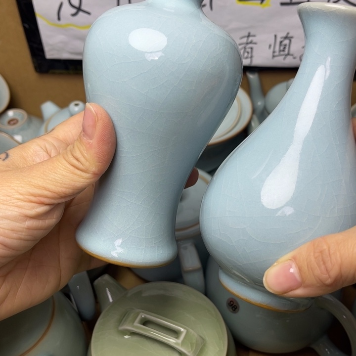 ❶***❽汝州原矿原釉微瑕瓶俩个