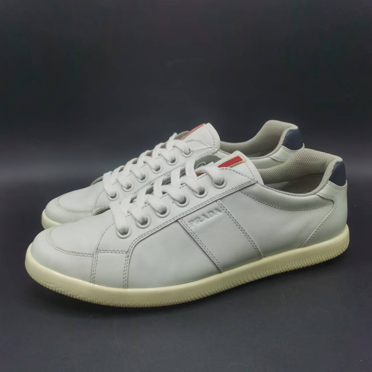 95新 Prada/普拉达 男士时尚百搭休闲灰色板鞋41码 xh014