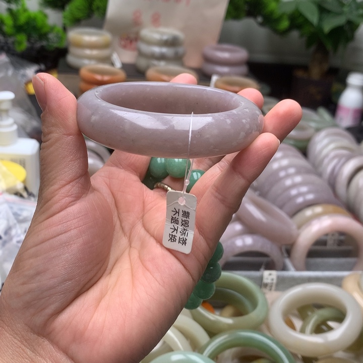 ****兮石英质玉未镶嵌手镯