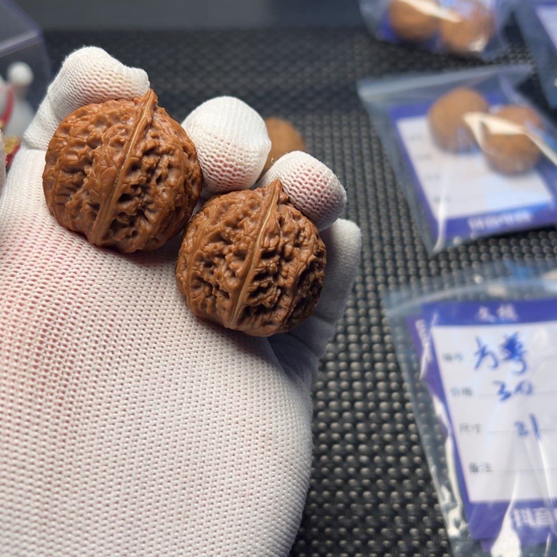 菩***生把件文玩核桃36刺龙