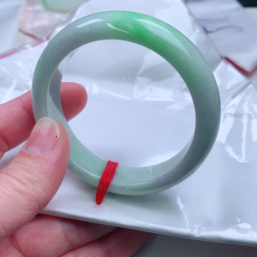 翡翠手镯未镶嵌用****8。。