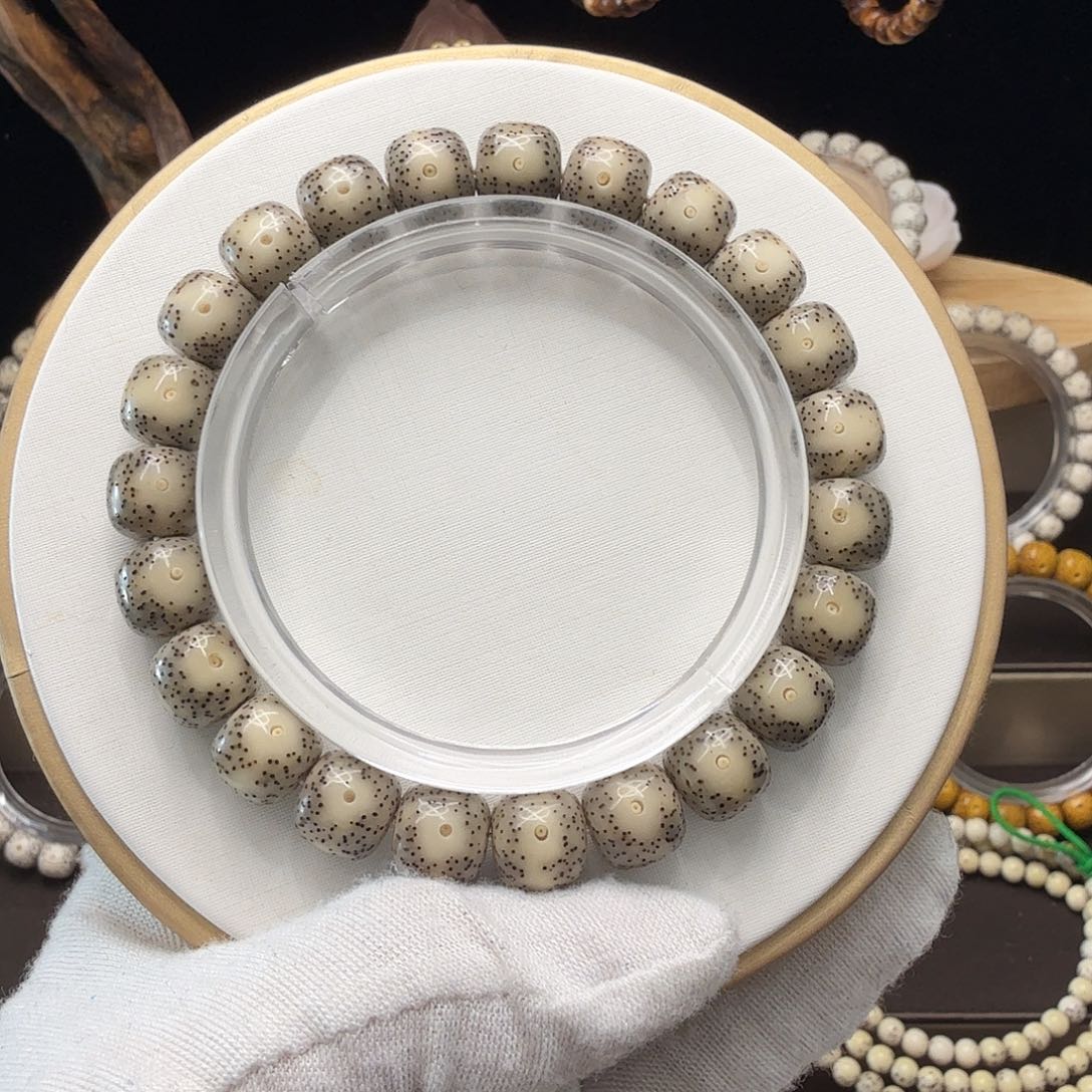 及***損星月菩提吊坠大眼睛