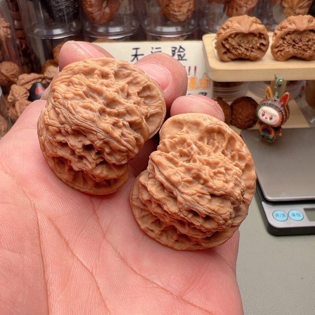 温***火文玩核桃把件40尺麒麟磨