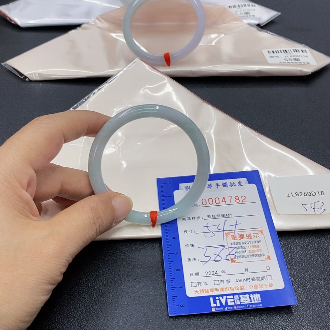 翡翠手镯未镶嵌翡翠手镯