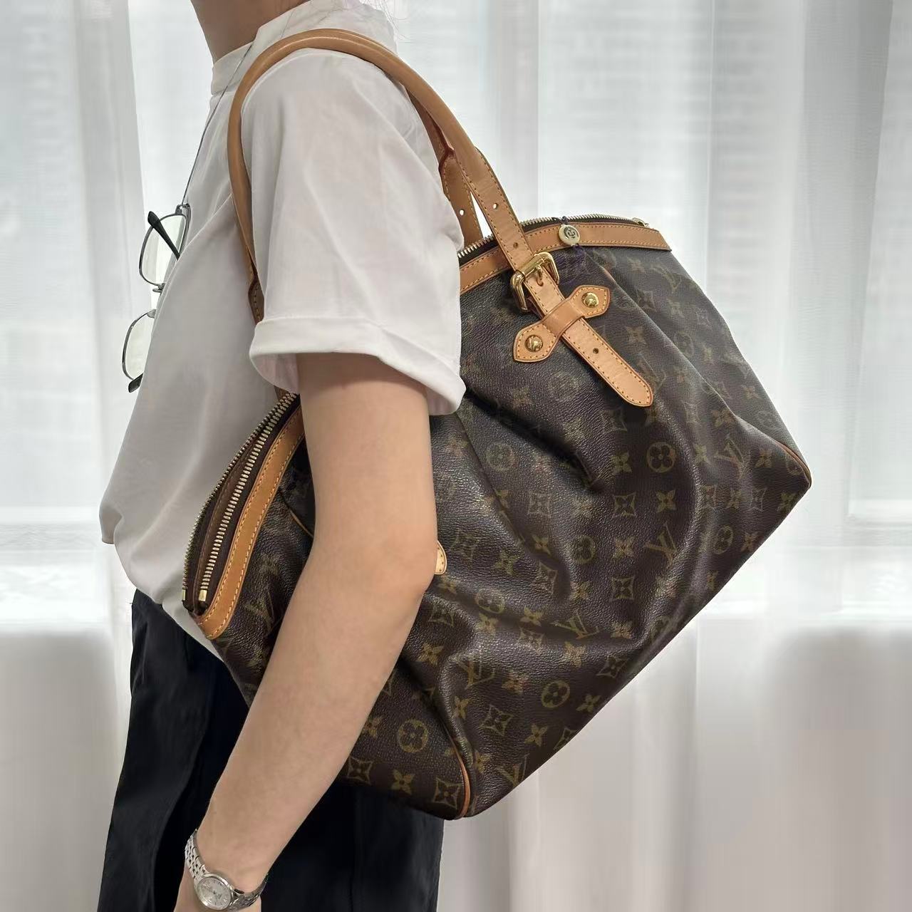 95新 LouisVuitton/路易威登 16305468 饺子包手提款大号 34*31