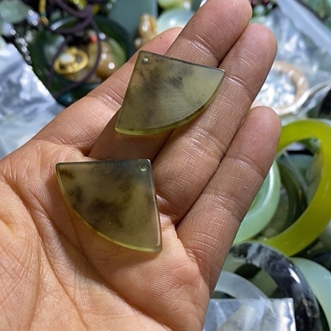 岫玉耳环未镶嵌一对