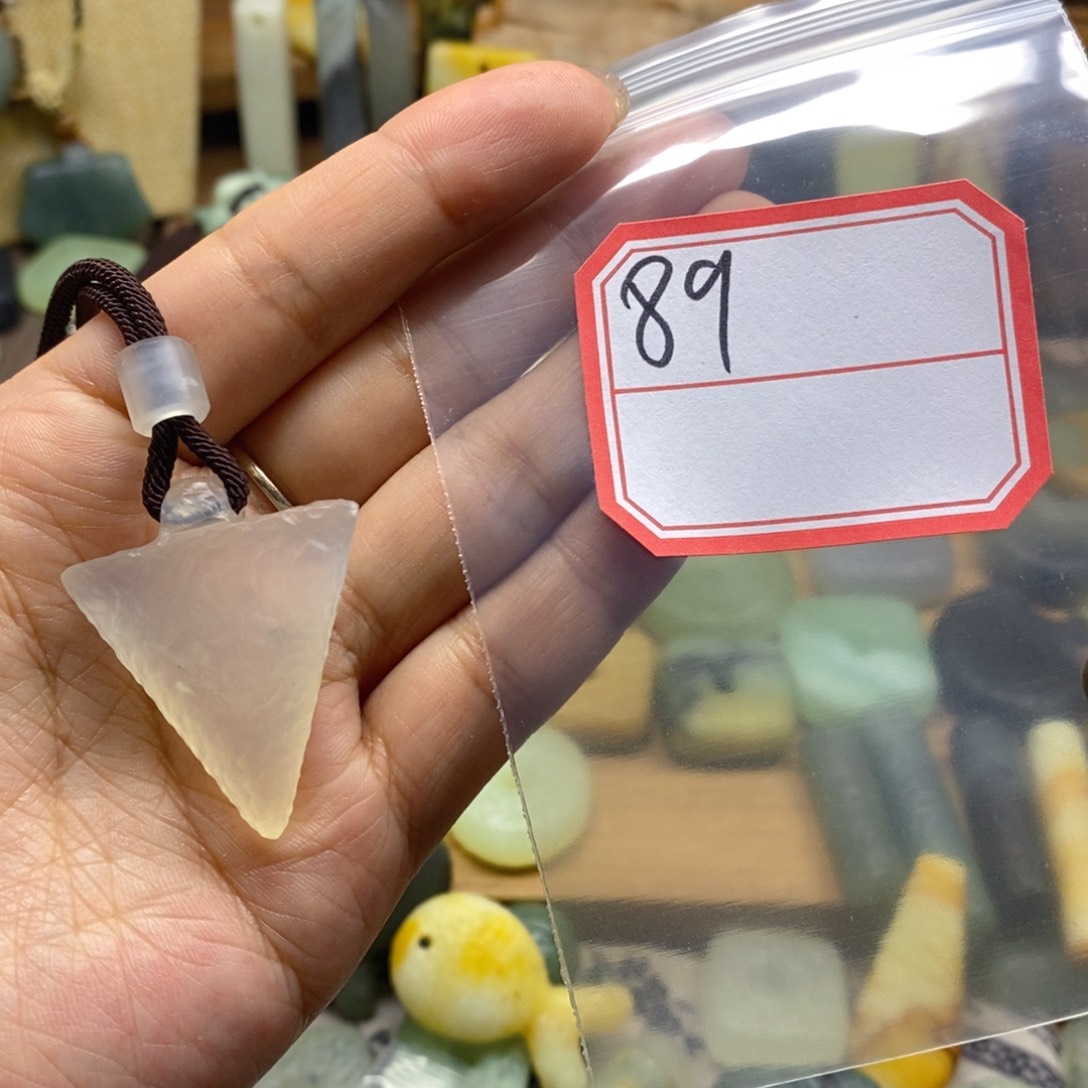 未镶嵌蛇纹石玉颈饰都*