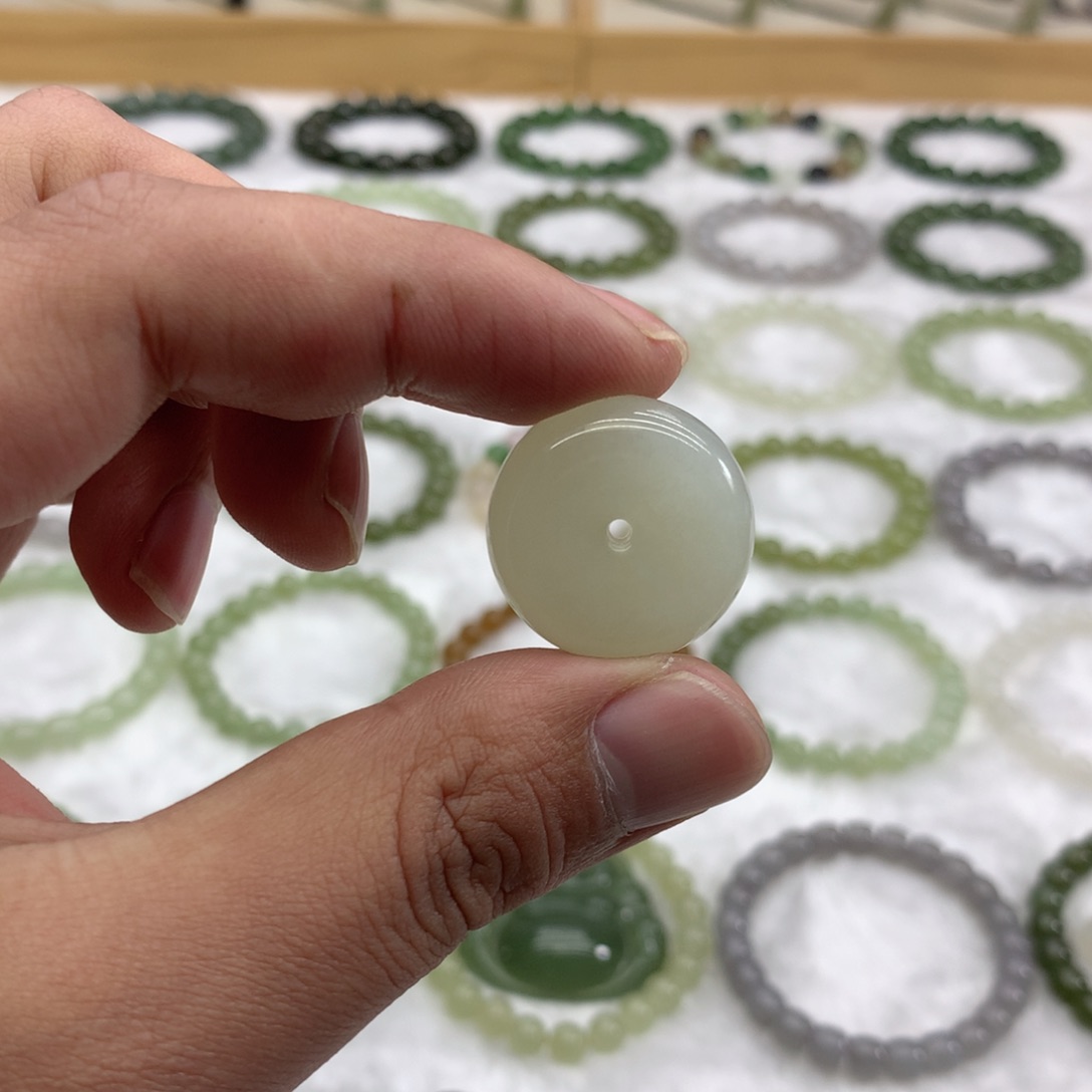 和田玉未镶嵌吊坠(赠链)白玉平安扣