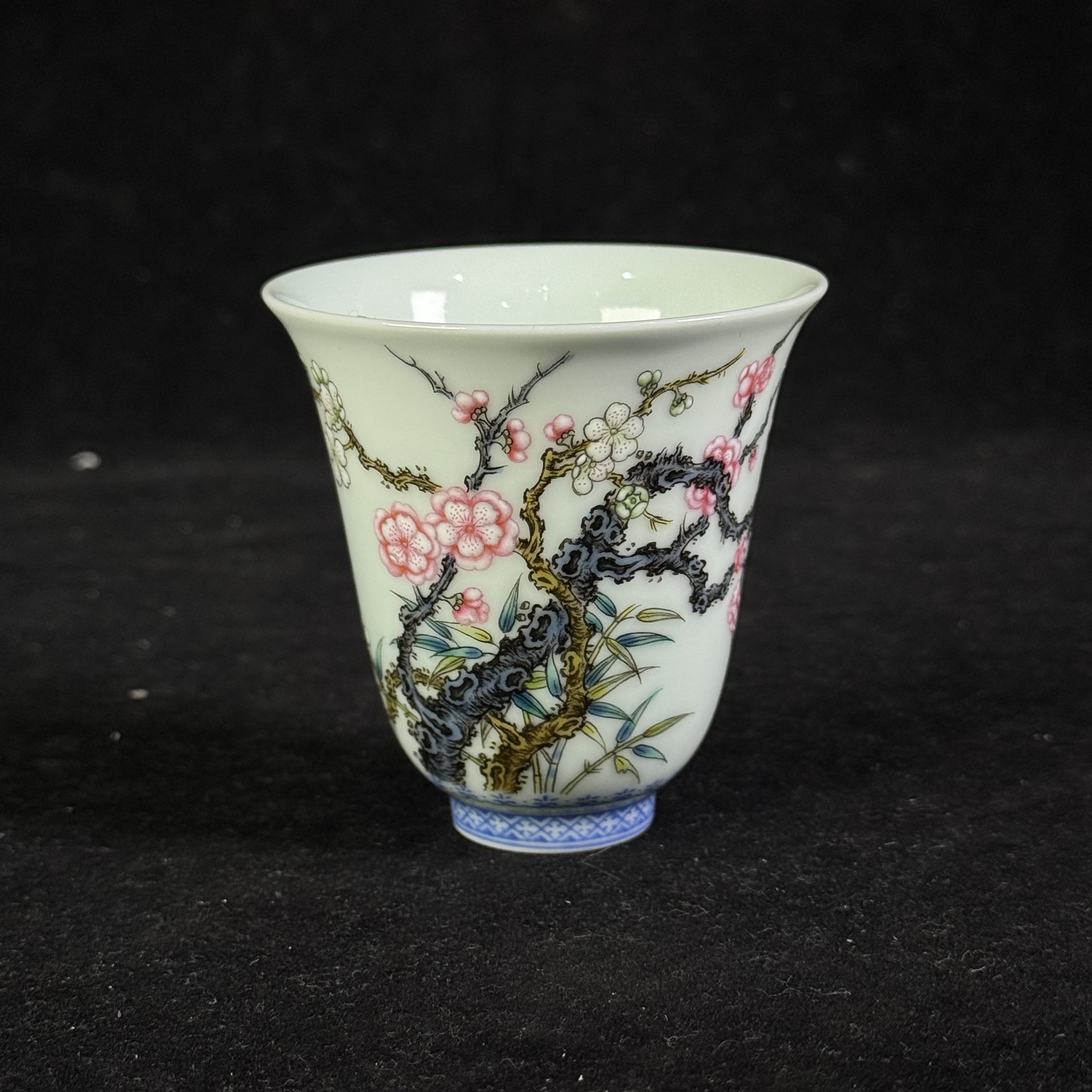 M粉彩折枝花卉纹铃铛杯