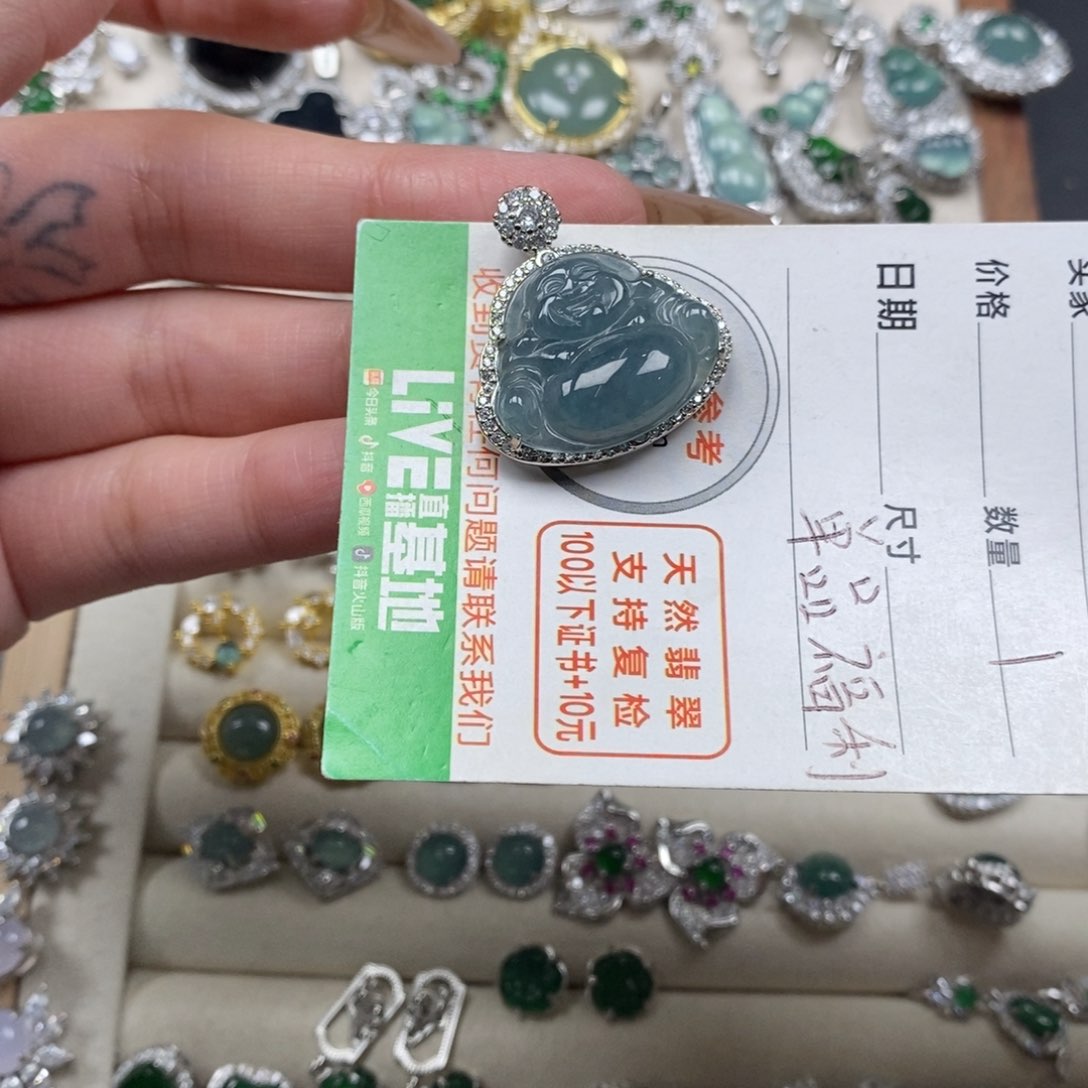 翡翠颈饰未镶嵌翡翠