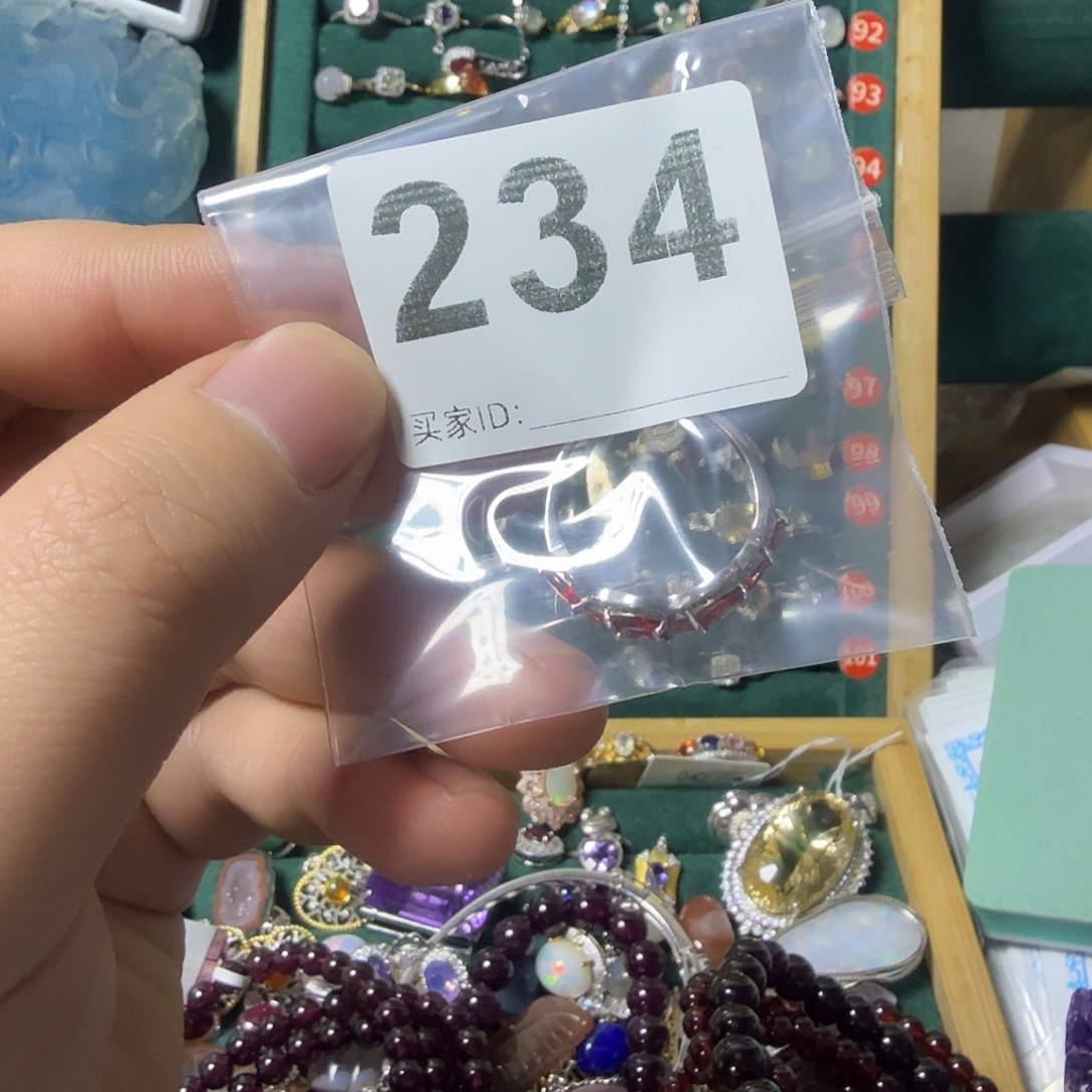 出***y石英质玉银S925镶嵌戒指