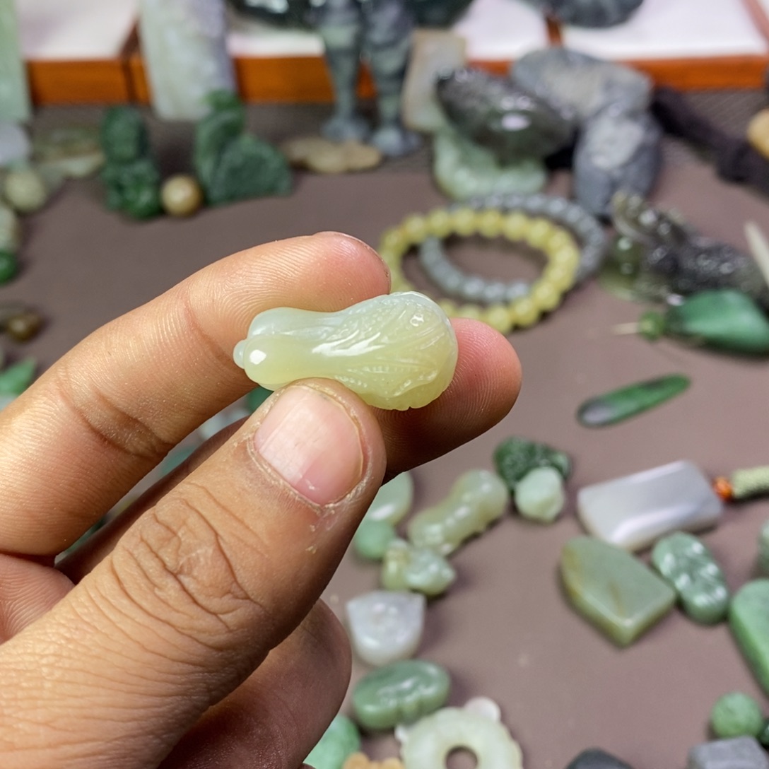 和田玉颈饰未镶嵌嘉****）