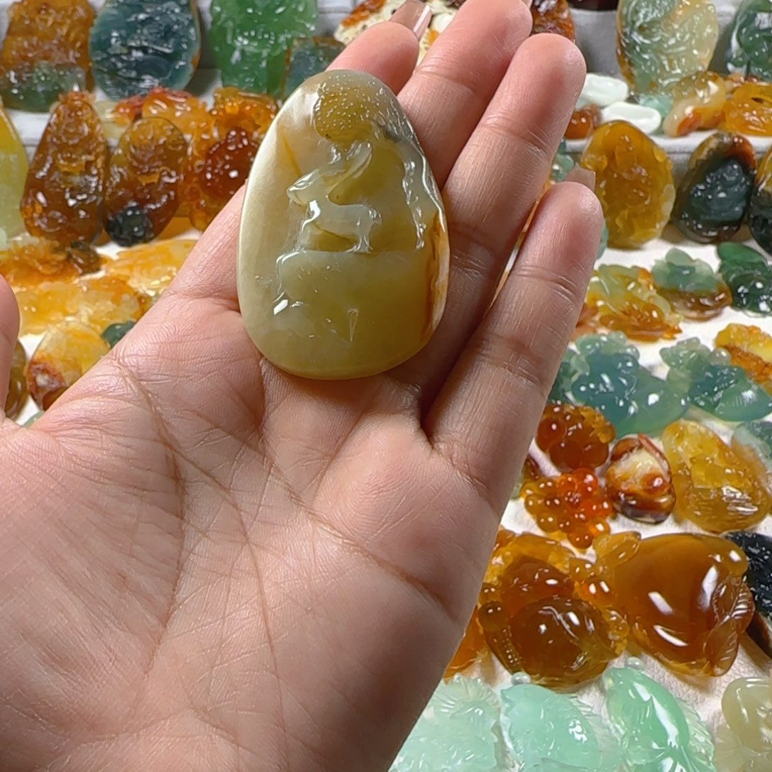 蛇纹石玉颈饰未镶嵌