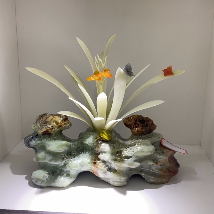 未镶嵌蛇纹石玉（覆膜）珠宝奇石