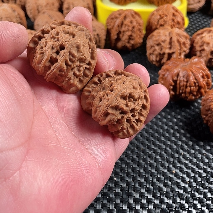 明***日把件文玩核桃白狮子40尺