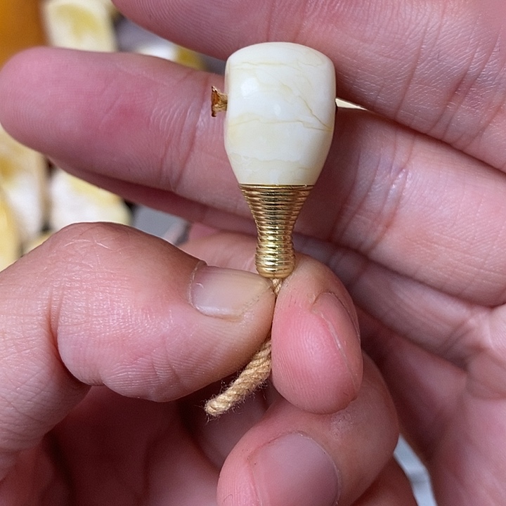 琥珀裸石未镶嵌我