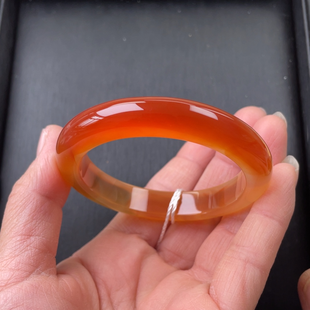 玛瑙/玉髓手镯未镶嵌53.7圈口