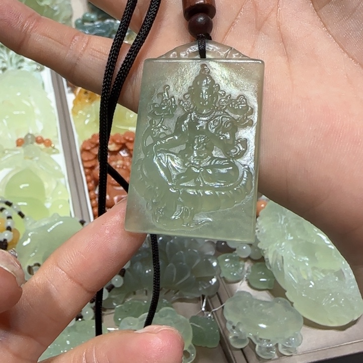 蛇纹石玉吊坠未镶嵌