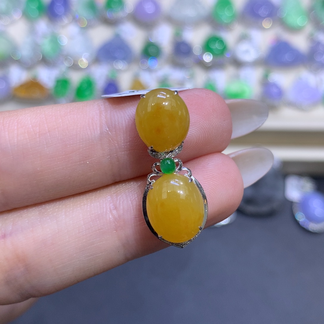 翡翠18K金镶嵌颈饰翡翠