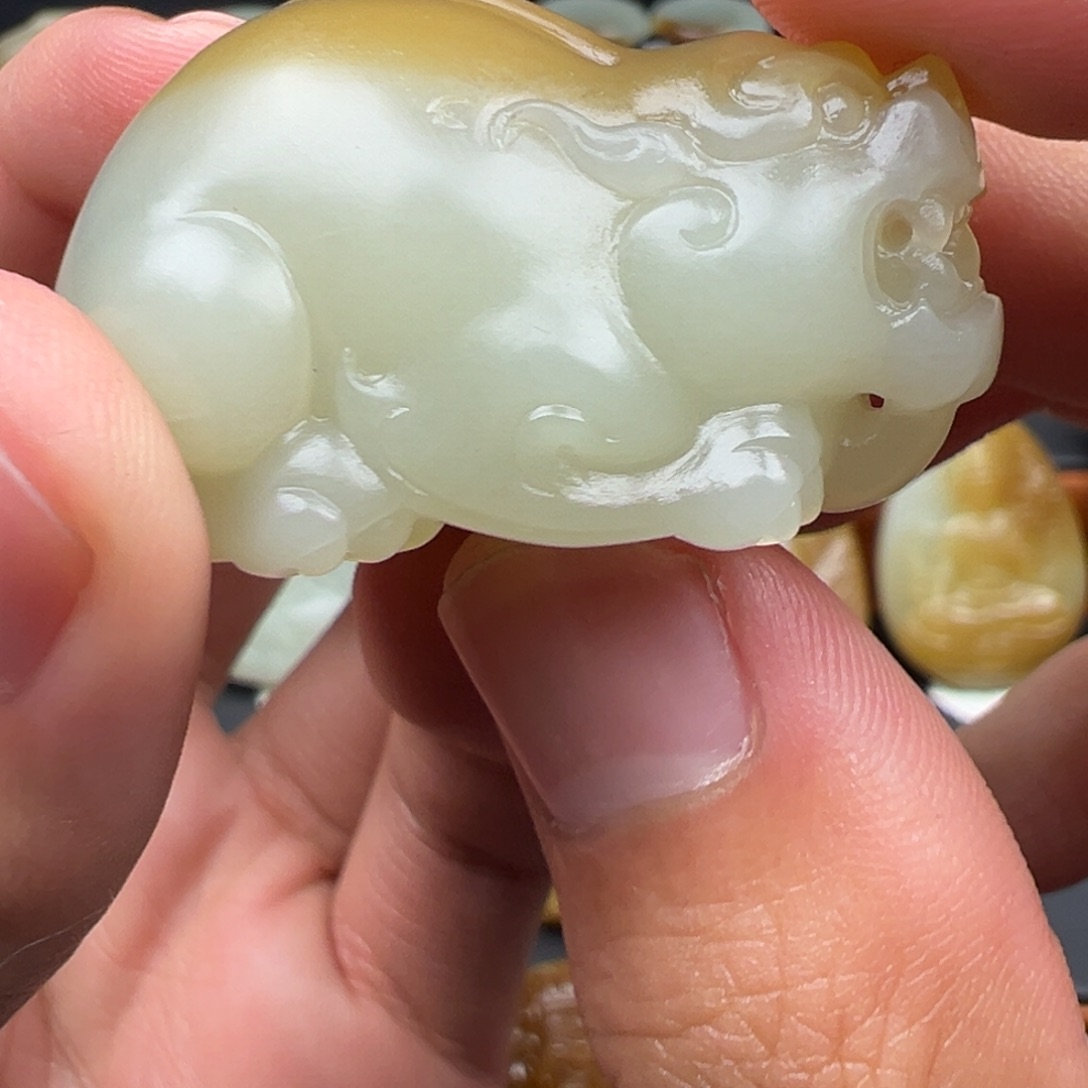 和田玉（糖玉）颈饰未镶嵌北****柳