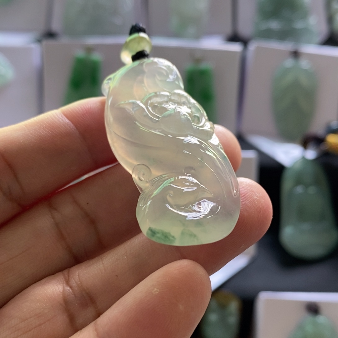 翡翠未镶嵌颈饰凤凰