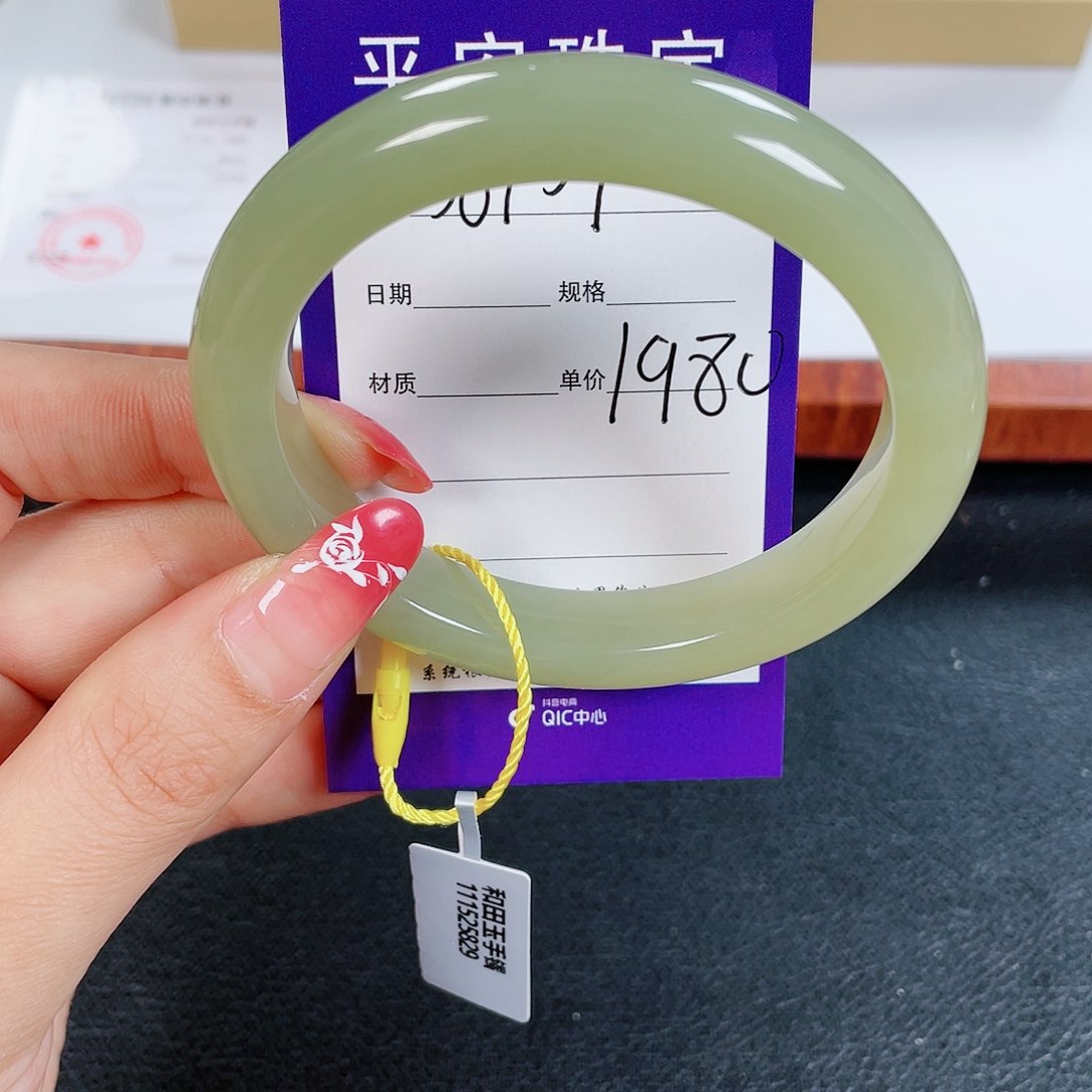 和田玉手镯未镶嵌