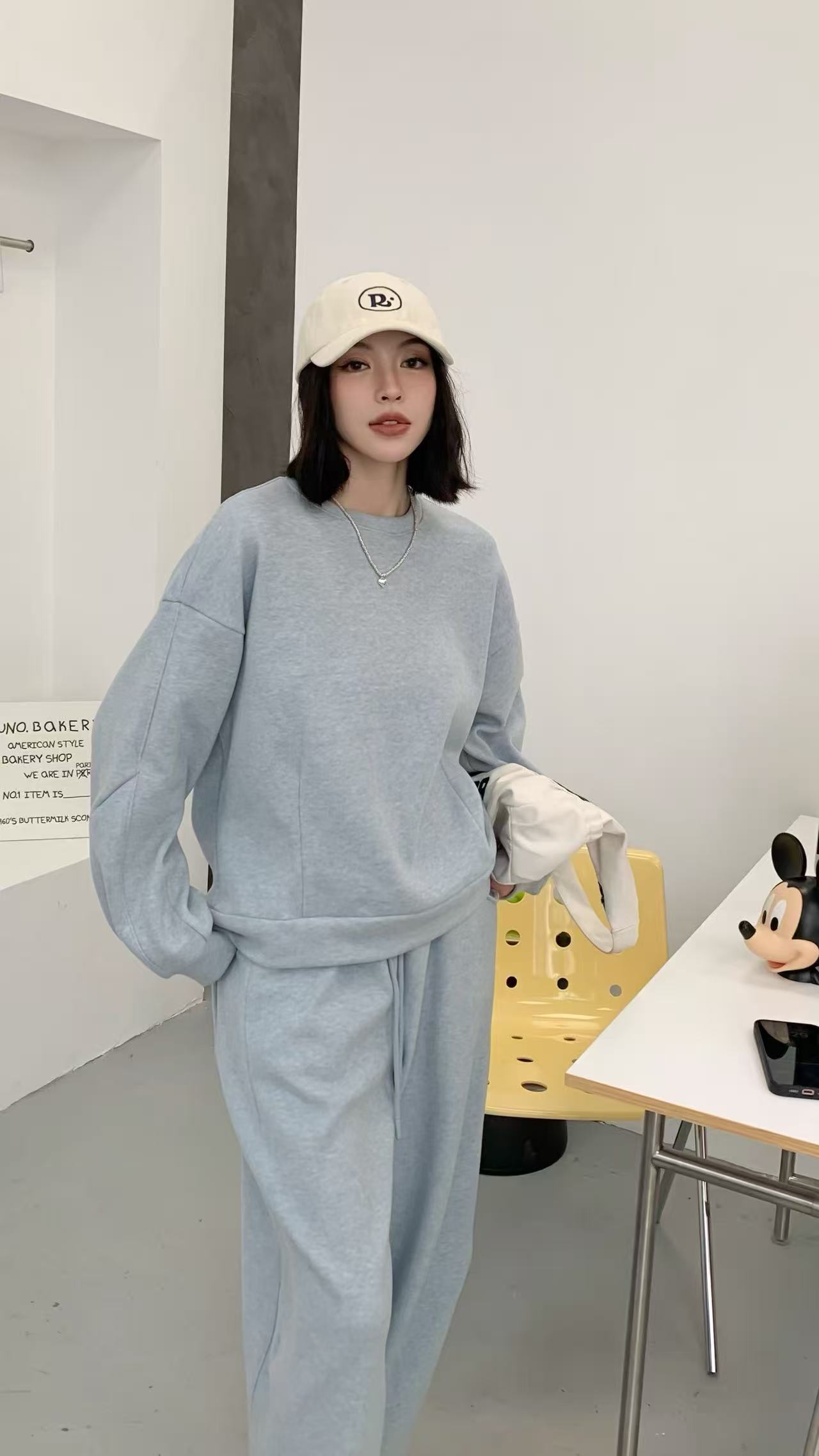 0439【冬季新款】极简风多处立体拼接减龄百搭加绒圆领卫衣（5511）