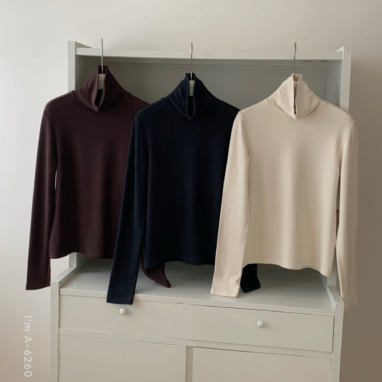 一触即暖双面澳绒上身软糯糯简约而又不失质感的堆堆领打底衫