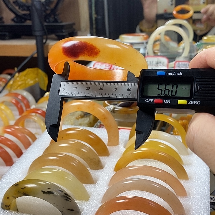 石英质玉（黄龙玉）合金手镯