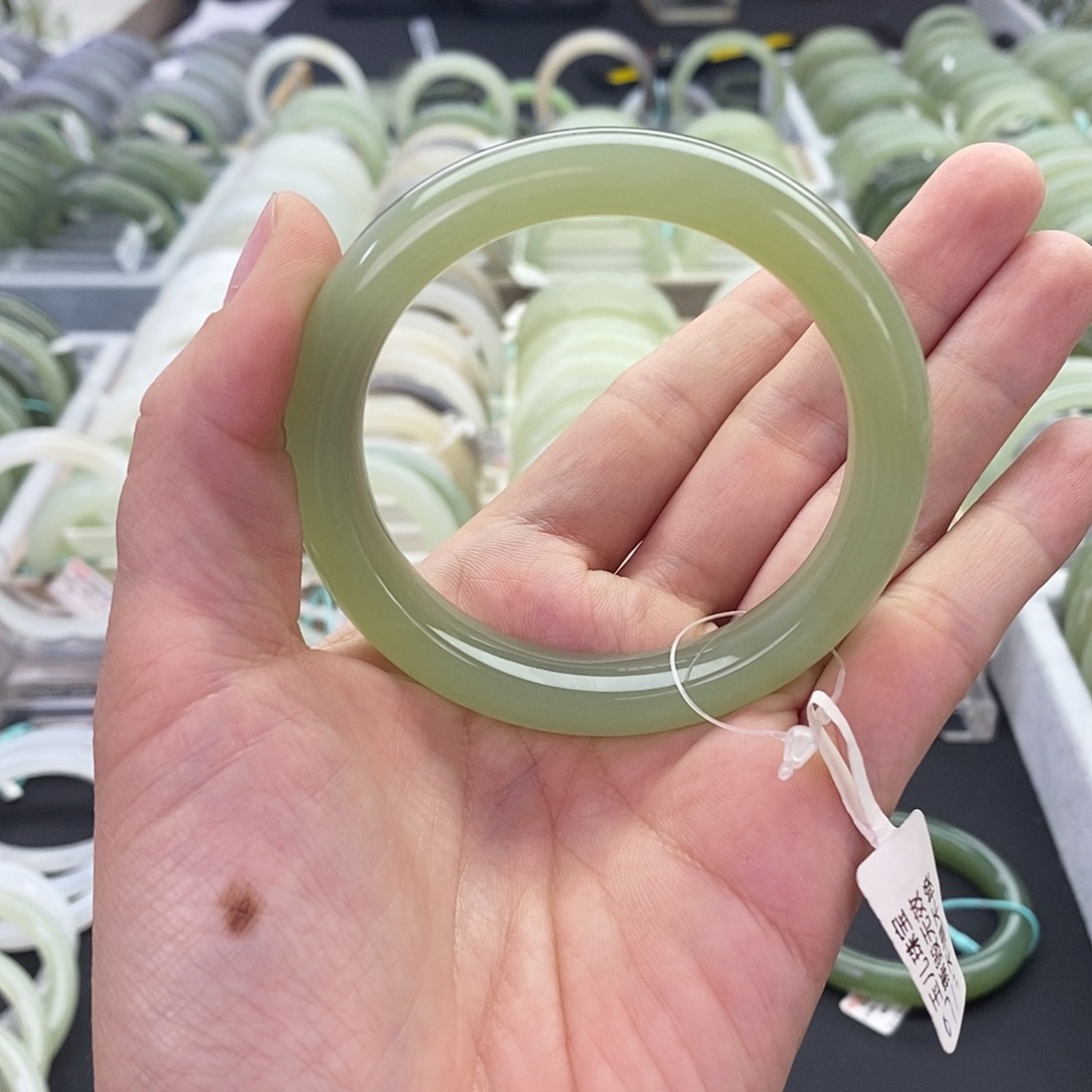 和田玉未镶嵌手镯节*57微瑕