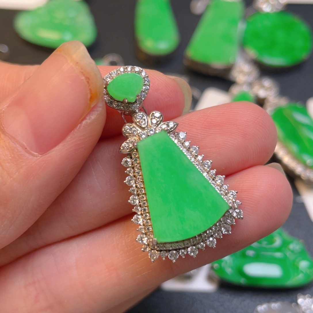 颈饰银S925镶嵌翡翠