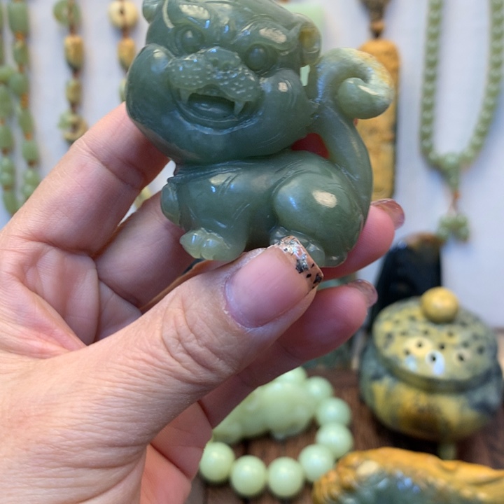 时***苒岫岩河磨玉（透闪石质玉）未镶嵌把件