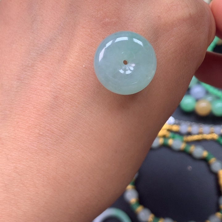 翡翠未镶嵌颈饰肥扣