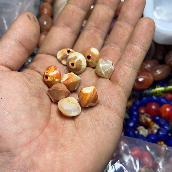 玻璃颈饰3344。玛，瑙1个