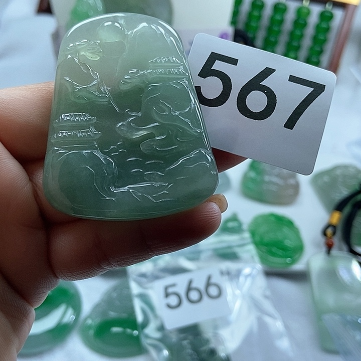 翡翠未镶嵌吊坠(赠链)
