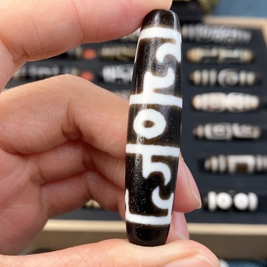 玛瑙吊坠未镶嵌等***?