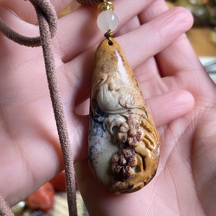 转***狼岫岩河磨玉（透闪石质玉）未镶嵌颈饰