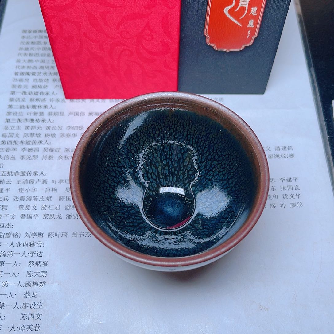 茶盏滴滴答答地响着那一