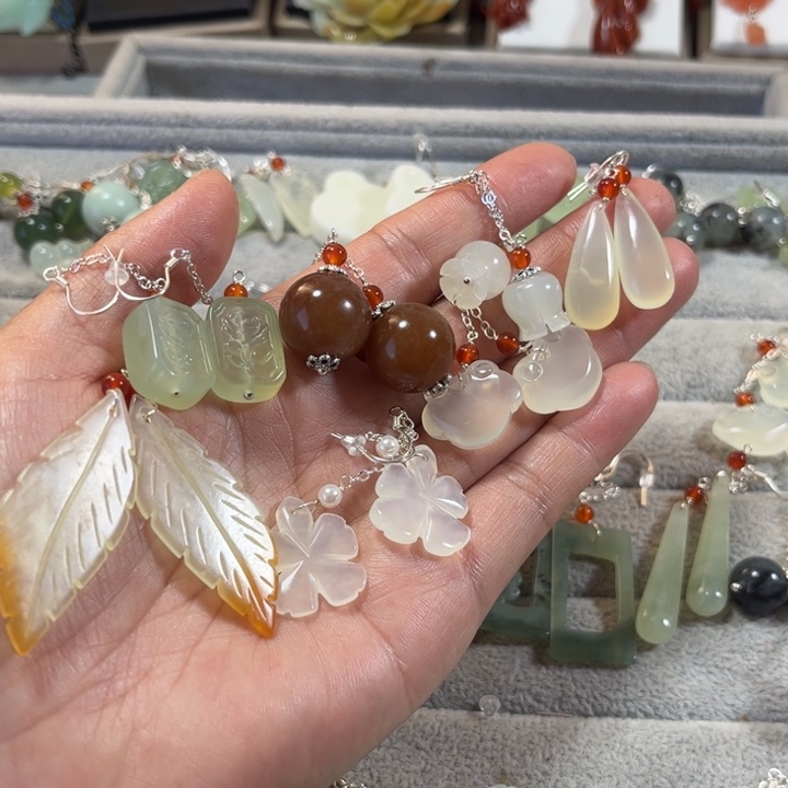 蛇纹石玉耳饰未镶嵌