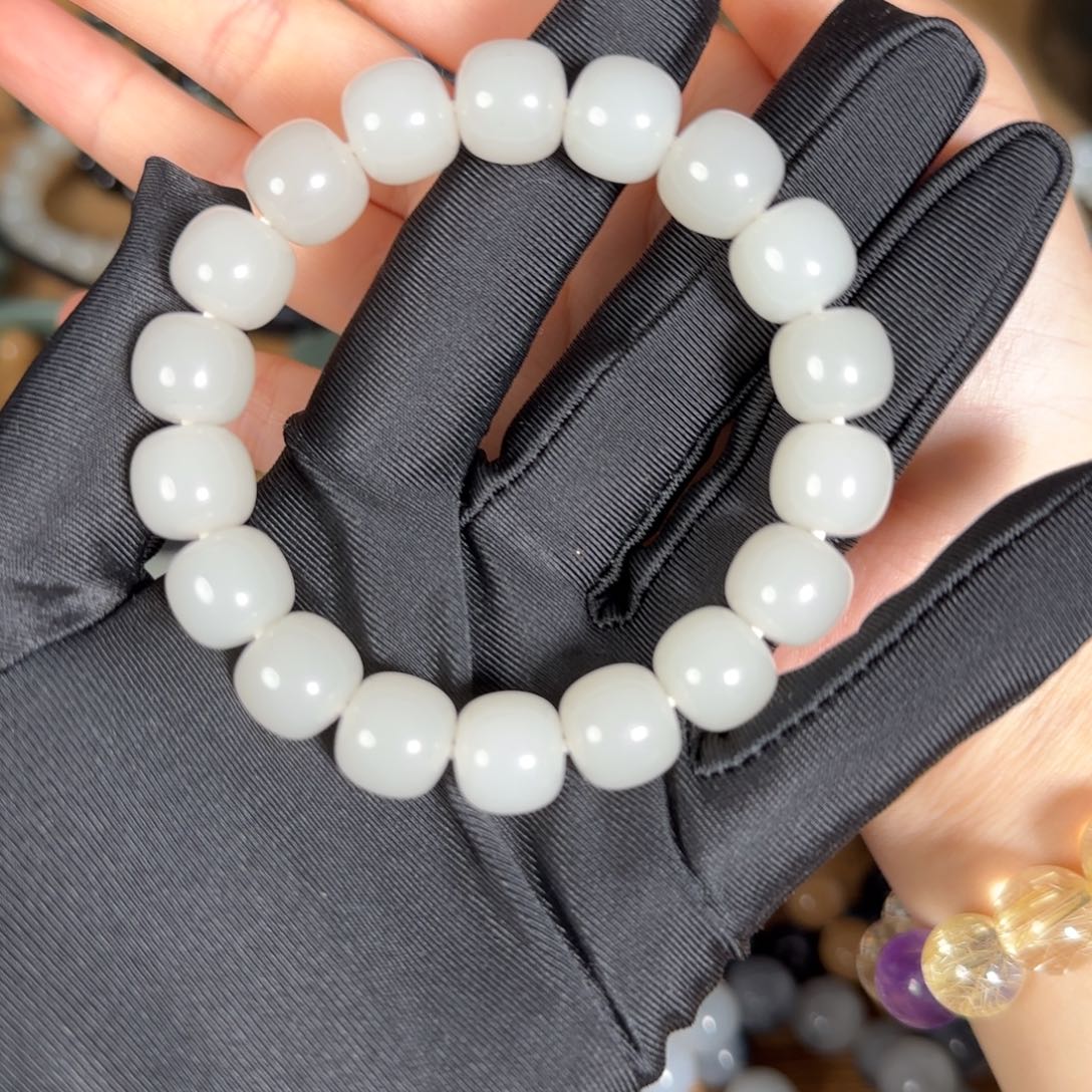 ****稳和田玉未镶嵌手链