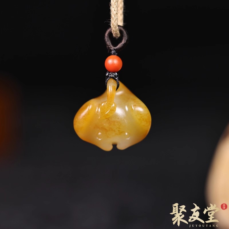 聚友堂王伟玉雕4.8克新疆和田玉籽料独籽典藏小精品魔鬼鱼吊坠