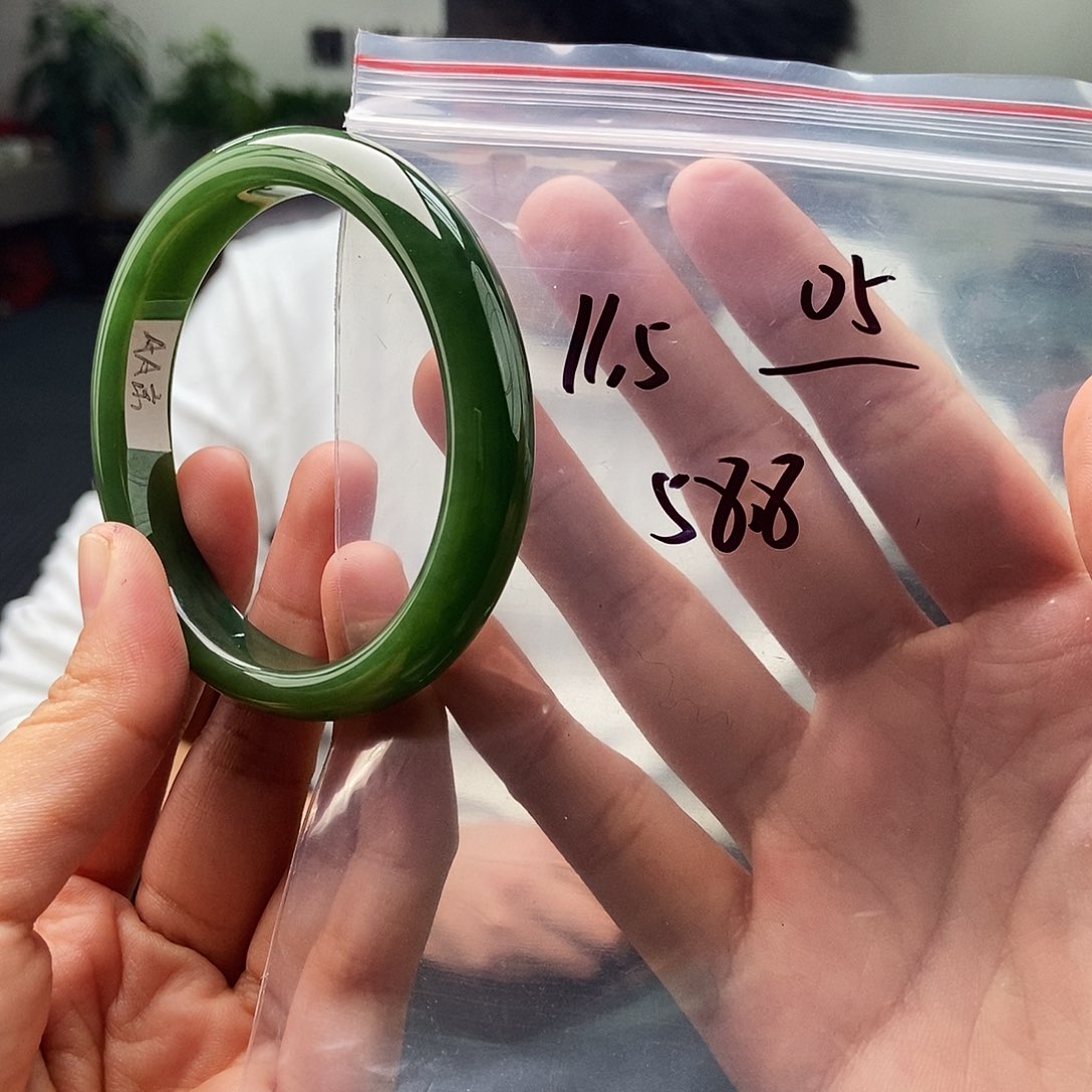 和田玉未镶嵌手镯拍一发一