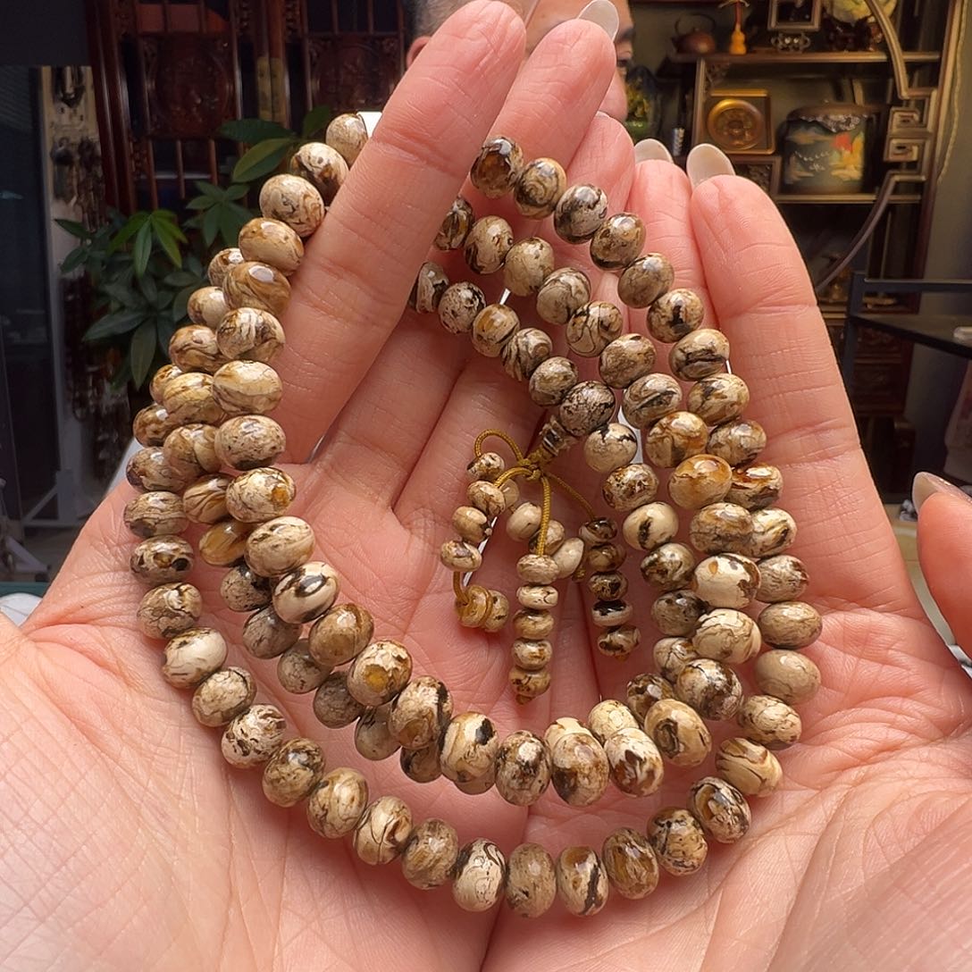 龙***海琥珀未镶嵌裸石抚顺琥珀20288八