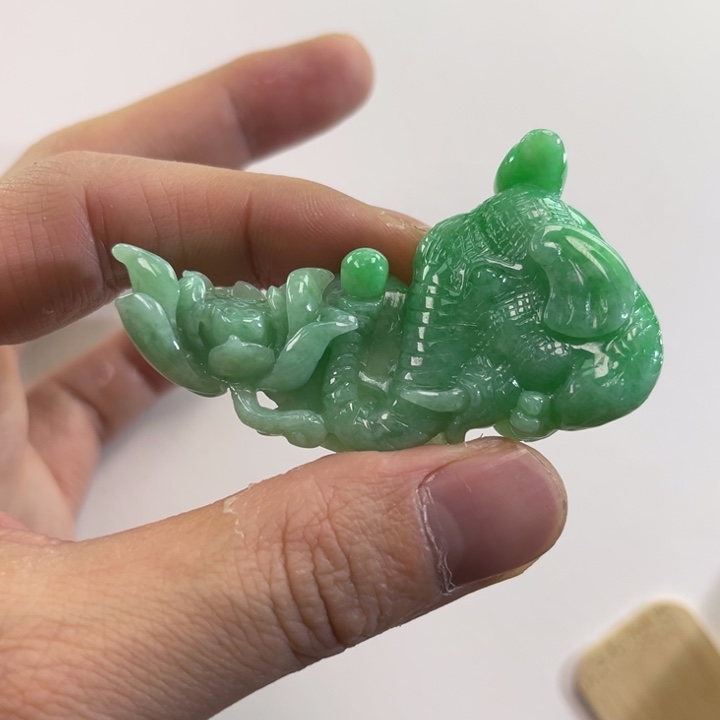 翡翠吊坠(赠链)未镶嵌代编织