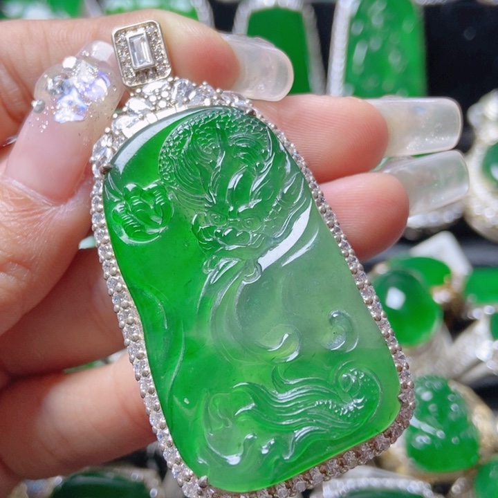 翡翠颈饰银S925镶嵌         