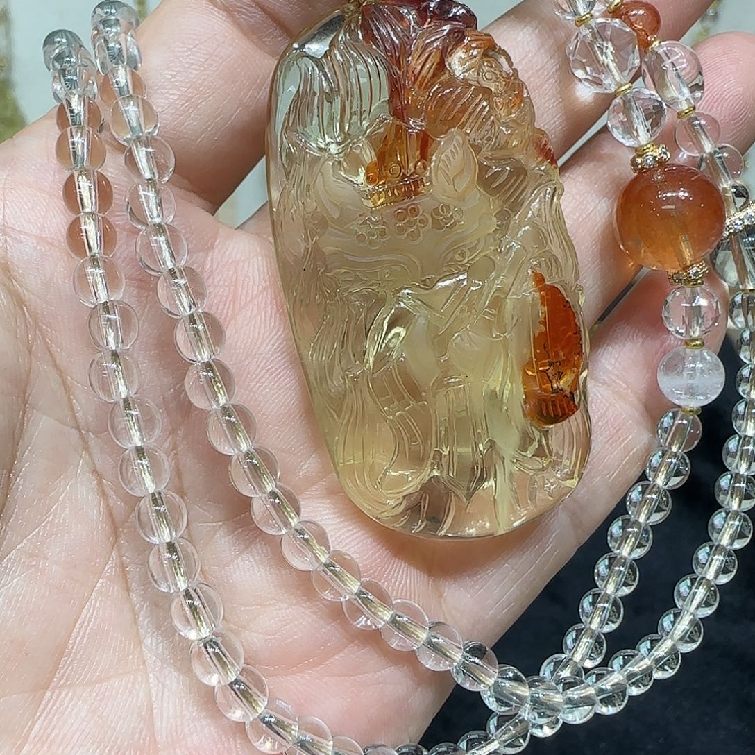 幸***刘未镶嵌颈饰水晶天然