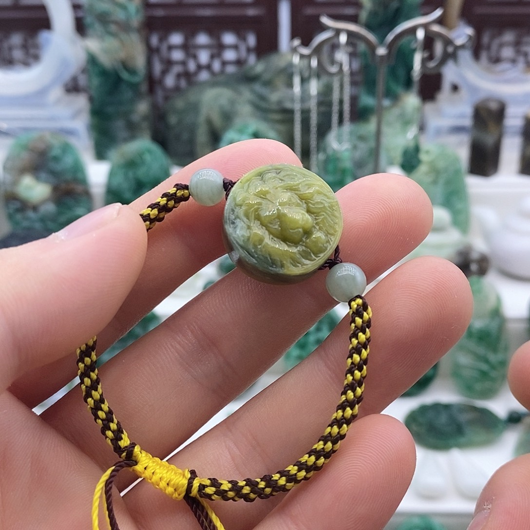 独山玉未镶嵌颈饰