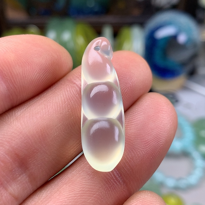 蛇纹石玉挂坠未镶嵌