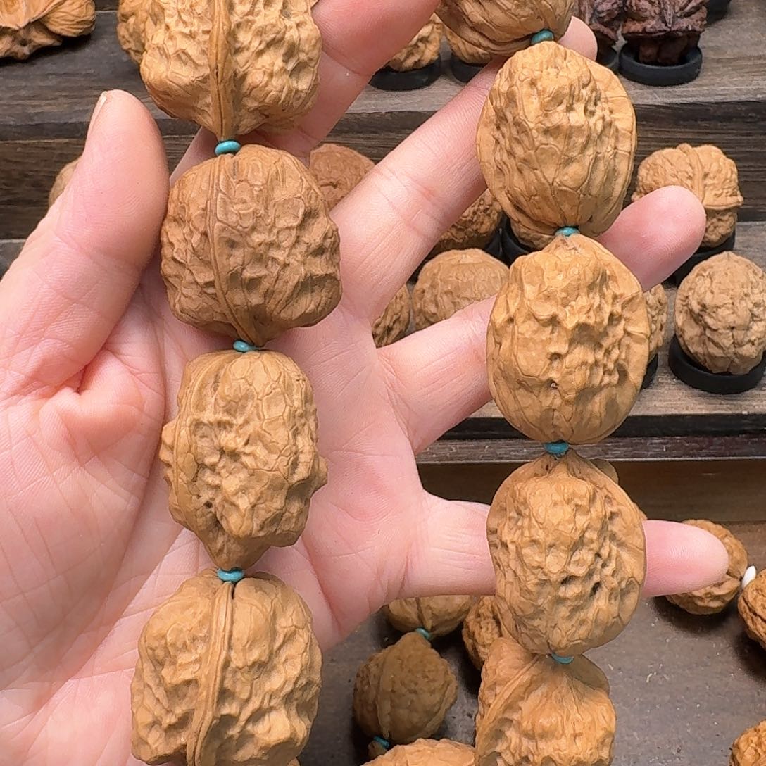 文玩核桃吊坠3帝王虫手持30尺寸